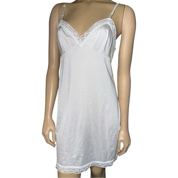 Vanity Fair women's Elegant Nylon White Lace Trim Chemise size 34 - Picture 2 of 10